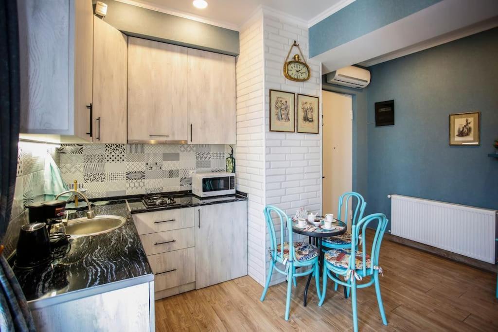 Tbilisi Center, Nino'S Art Apartment ภายนอก รูปภาพ